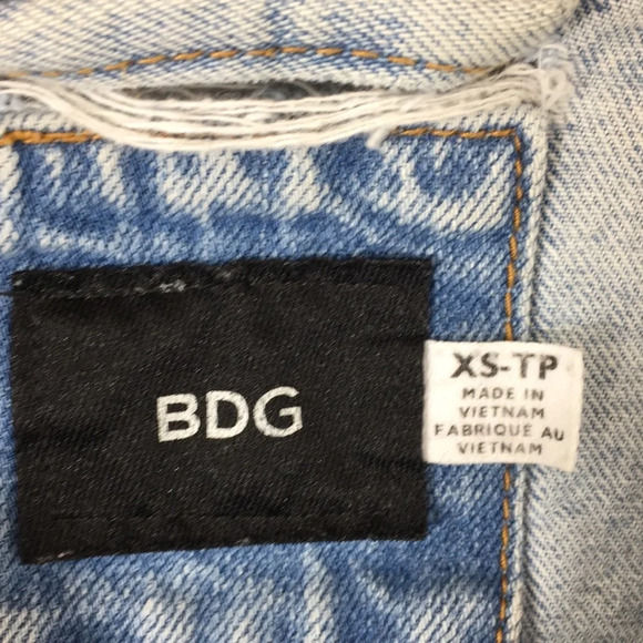 BDG Jean Jacket Womens XS Button Front Light Wash Cotton Distressed‎ Denim - Picture 5 of 11
